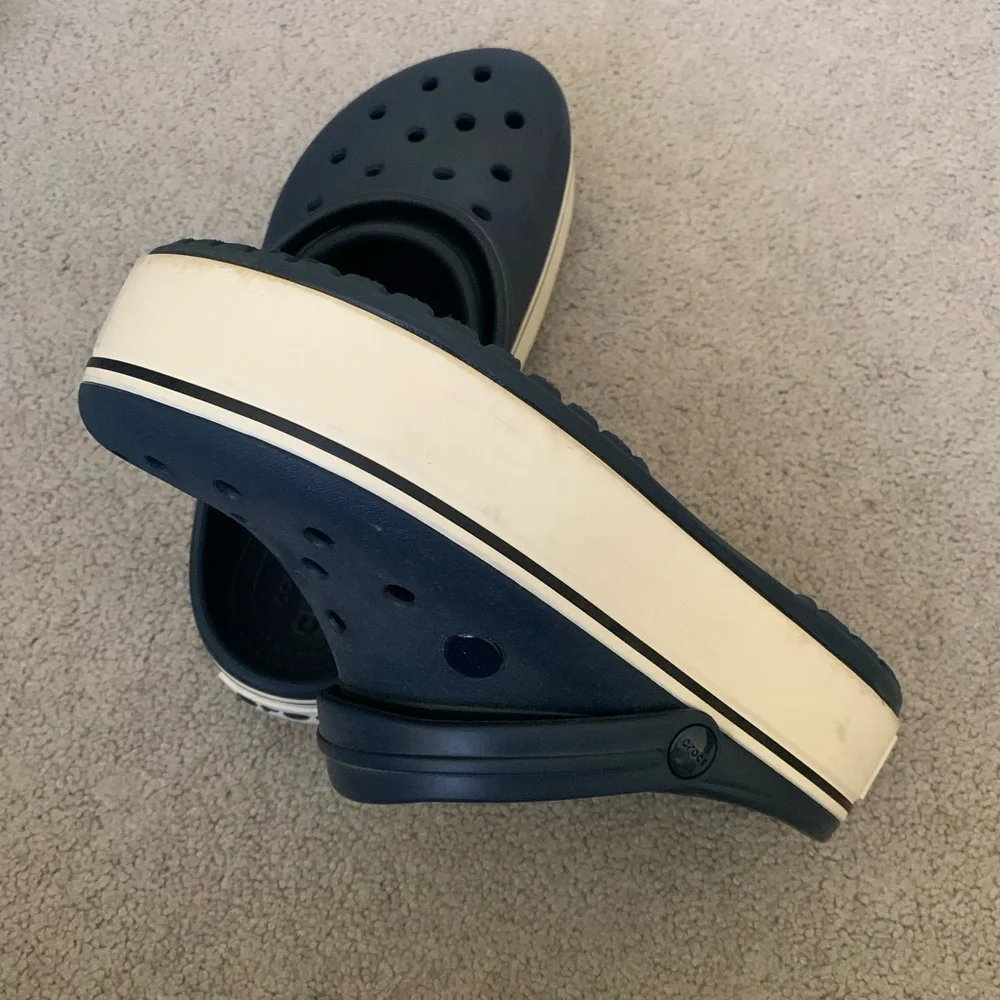 navy blue platform crocs - Picture 3 of 4